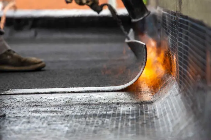 Flachdach Abdichtung Bitumen Bahnen - Spenglerei Bludenz - Schwarzdeckerleistungen Flachdach Abdichtung Bitumen Bahnen - Spenglerei Bludenz - Schwarzdeckerleistungen